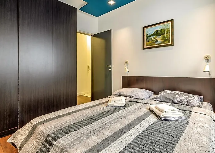 прекрасен деси 3 в нова сграда アパート *